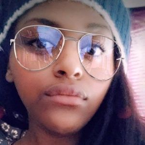 Meet your Posher, Abigail